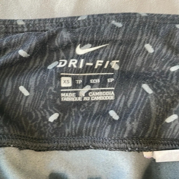 Nike Dri-Fit black with white leggings with reflectors size xs - Picture 4 of 12